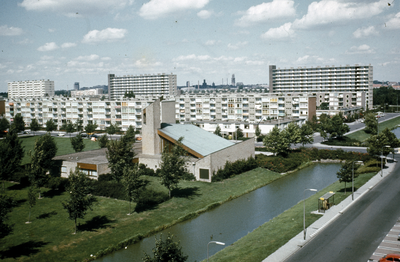 800630 Gezicht op de Triumfatorkerk (Marco Pololaan 191) te Utrecht.